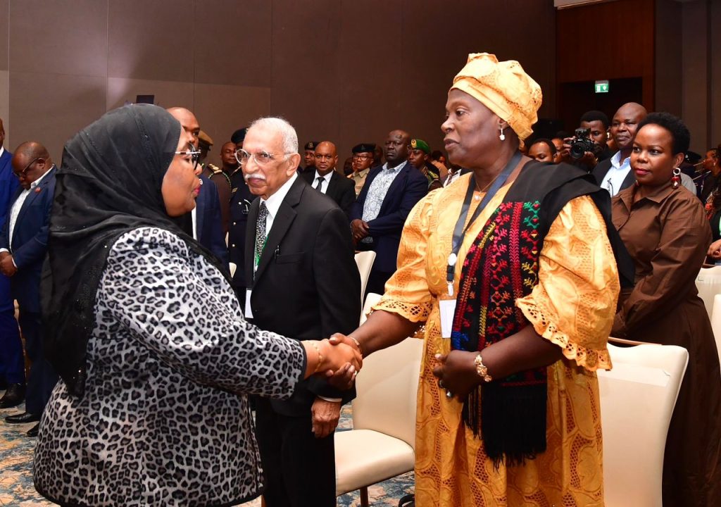 RAIS DKT. SAMIA SULUHU HASSAN AFUNGUA MKUTANO WA JUKWAA LA DEMOKRASIA ...