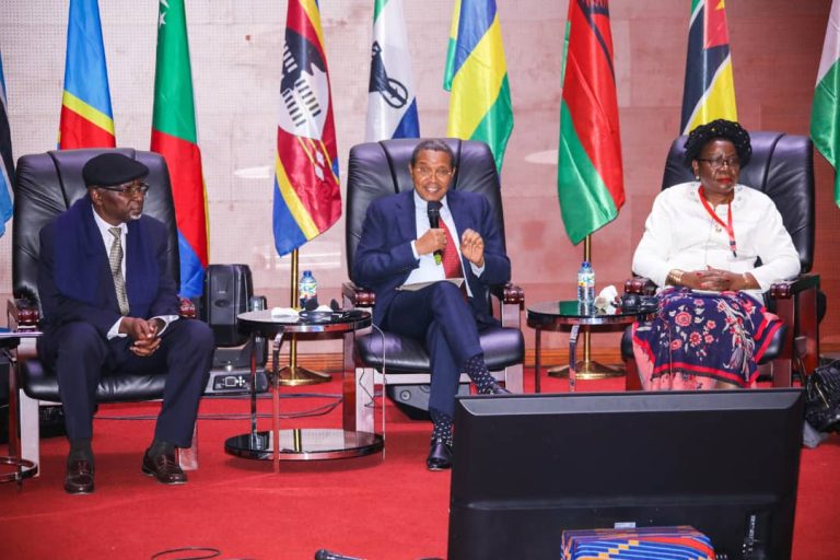 JK ATOA MHADHARA ANGOLA, AZITAKA NCHI ZSA SADC KUTUMIA RASILIMALI ZAKE KWA MAENDELEO YA WANANCHI WAKE