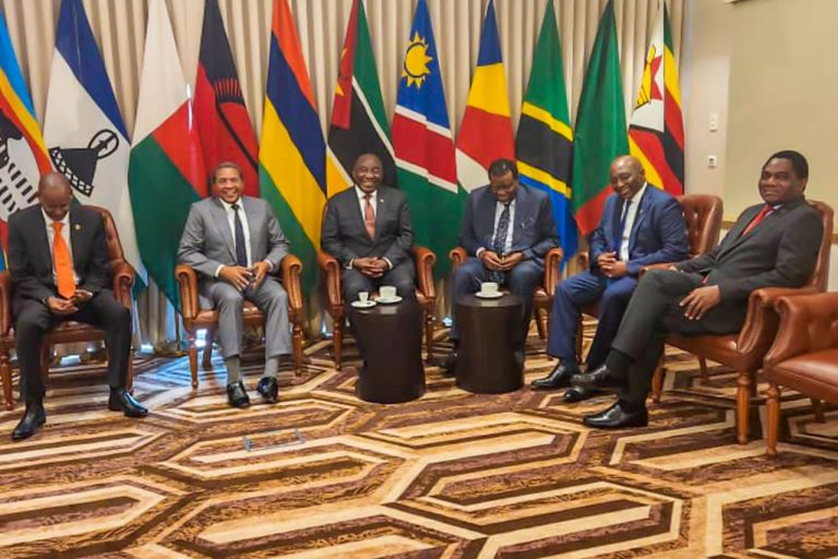JK ATETA NA KAMATI YA UTATU YA SIASA,ULINZI NA USALAMA (SADC_TROIKA) MJINI LUANDA_ANGOLA
