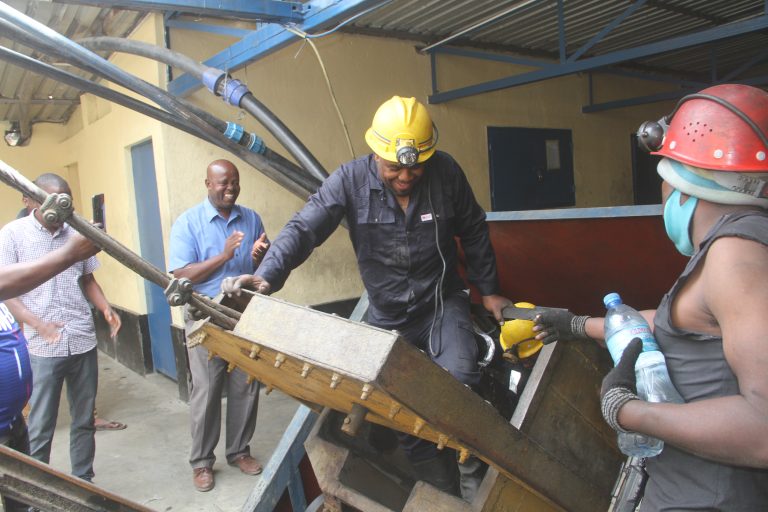 DC RUANGWA NA DC NACHINGWEA WALIVYOTEMBELEA MIRERANI NA KUZAMIA KWENYE MGODI WA FRANONE MINING 
