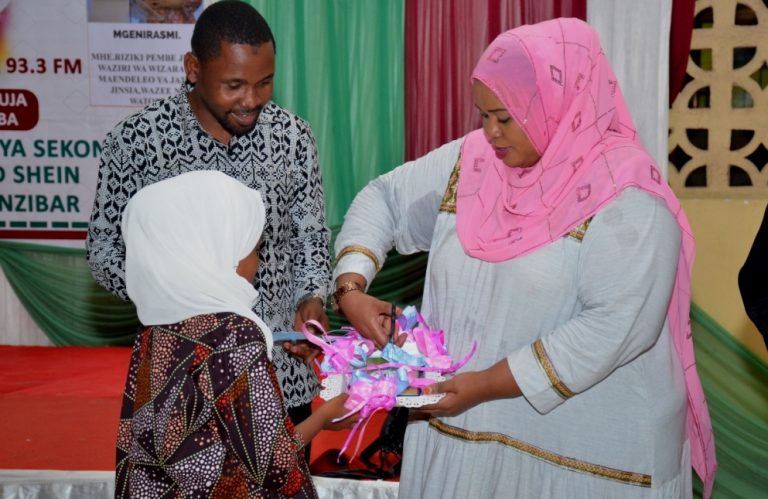 MHE.RIZIKI AWATAKA WASANII KUKEMEA MAOVU KUPITIA TUNGO ZAO
