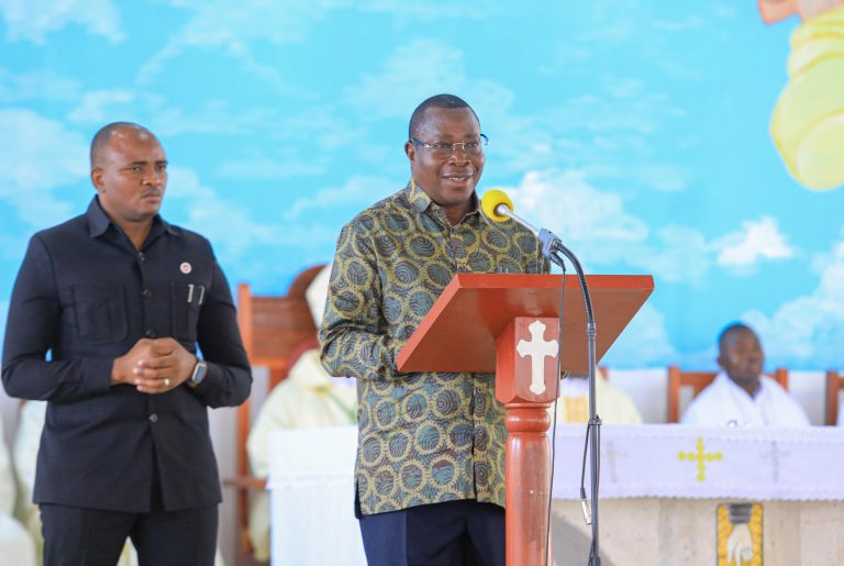 MAKAMU WA RAIS AKIZUNGUMZA KATIKA IBADA YA KUMBUKIZI YA MWALIMU NYERERE