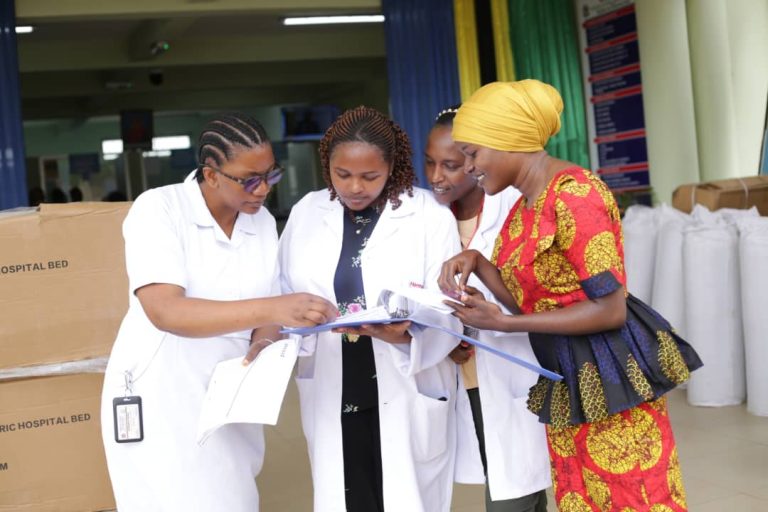 MANYARA YAPOKEA DAWA NA  VIFAA TIBA KUTOKA MSD