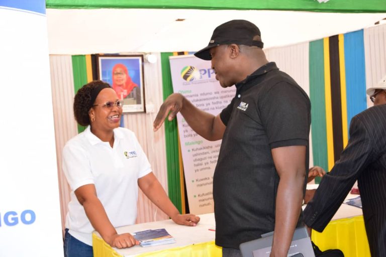 AFISA MTENDAJI MKUU BRELA ATEMBELEA MAONESHO YA WIKI YA VIJANA MANYARA