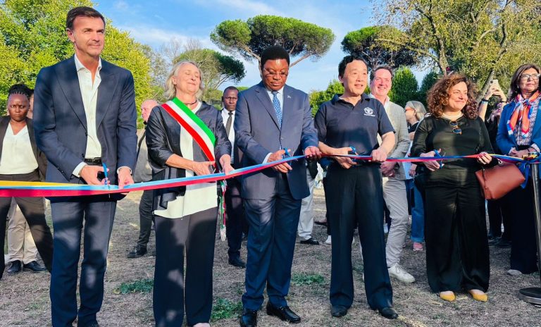 WAZIRI MKUU KASSIM MAJALIWA ASHIRIKI ZOEZI LA KUPANDA MITI ITALIA