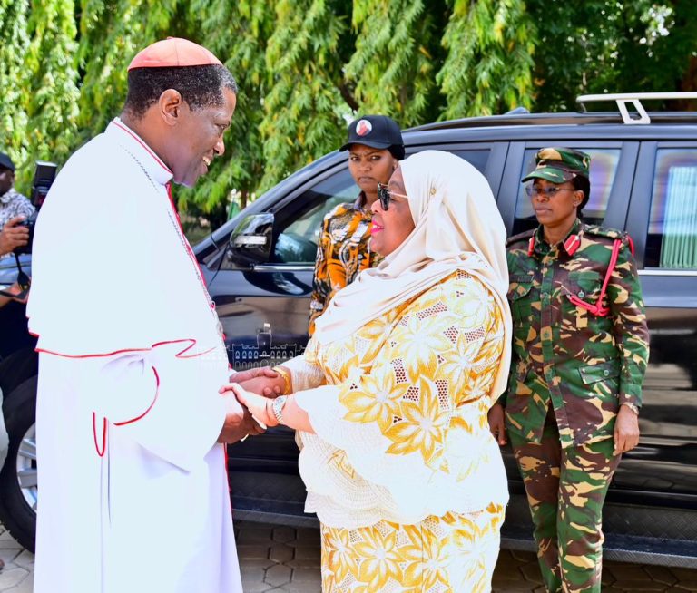 RAIS DKT. SAMIA AMPONGEZA KADINALI RUGAMBWA MKOANI TABORA