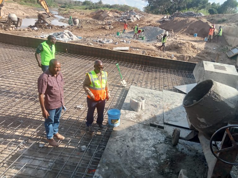 TANROADS PWANI YAANZA MATENGENEZO KINGA KUJIHADHARI NA MVUA YA ELNINO- MHANDISI BARAKA
