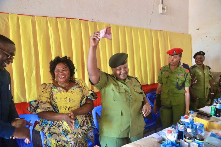 KAMANDA MALLYA-AWATAKA WAKRISTO KUWA WATOAJI KWENYE SHUGHULI ZA KIMAENDELEO.
