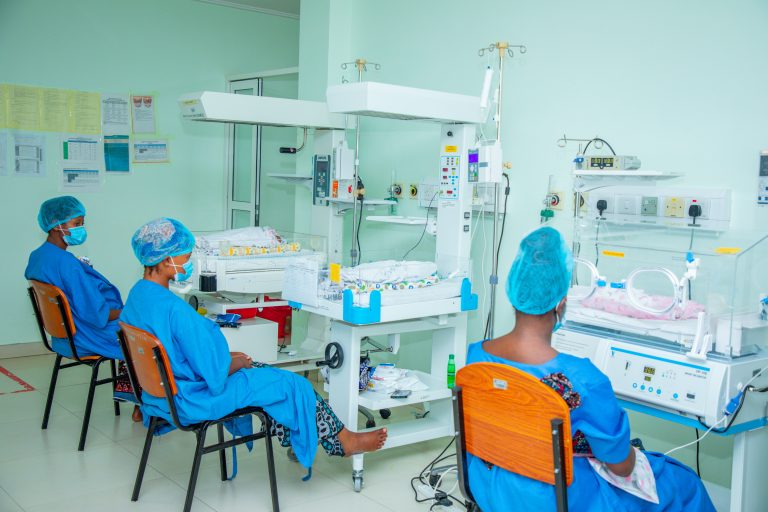 DAKIKA 40 CHUMBA CHA WANAOZALIWA KABLA YA WAKATI