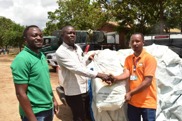 KAMPUNI YA ZAM SEED YAKABIDHI MSAADA WA MBEGU KWA WAKULIMA WALIOATHIRIWA NA MAFURIKO