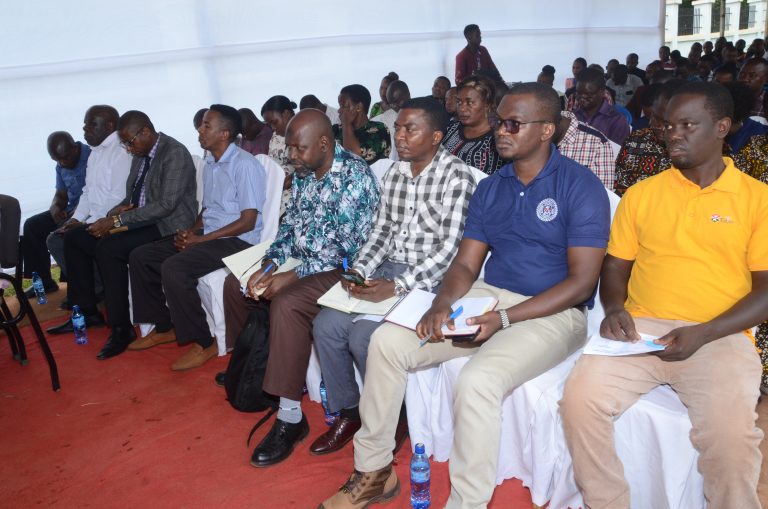 NIDA YAANZA KUGAWA VITAMBULISHO VYA TAIFA KWA WANANCHI WA WILAYA YA MBINGA