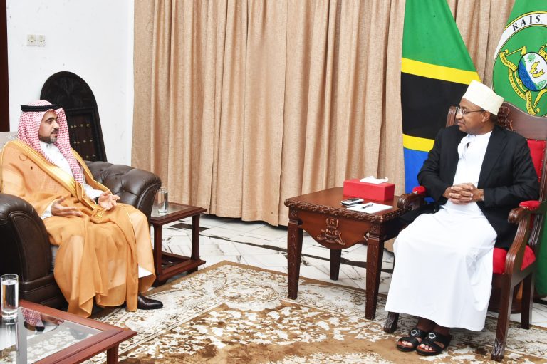 RAIS WA ZANZIBAR AKUTANA NA BALOZI WA SAUD ARABIA