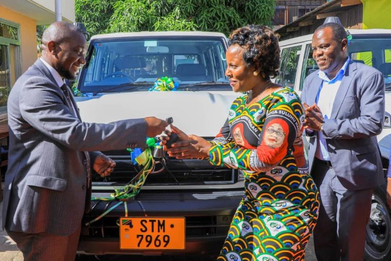 MCHENGERWA AKABIDHI GARI 5 Z A USIMAMIZI WA SHUGHULI ZA AFYA MKOANI DODOMA