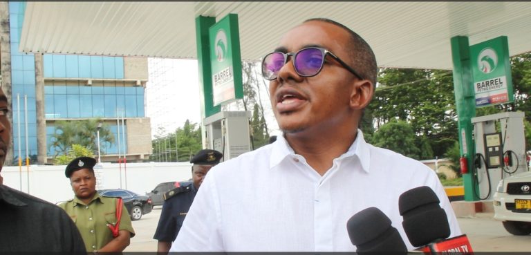 WAZIRI SILAA ASIMAMISHA MATUMIZI YA KITUO CHA MAFUTA CHA BARREL DAR ES SALAAM