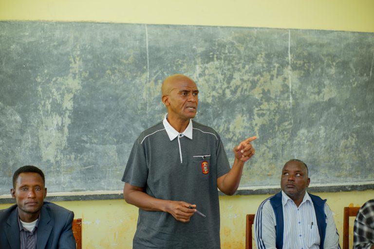 MKUU WA WILAYA YA BABATI AWAONYA WAHARIBIFU MIUNDOMBINU YA MAJI