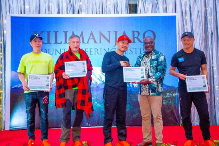 WATALII MAARUFU KUPANDA MILIMA MIREFU DUNIANI; WAWASILI NCHINI KUSHIRIKI TAMASHA LA KUPANDA MLIMA KILIMANJARO