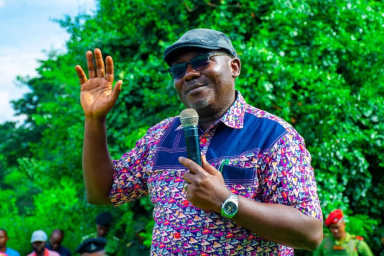 RC MONGELLA AMALIZA MGOGORO WA MPAKA KATI YA KIJIJI CHA BUGER NA HIFADHI  YA TAIFA ZIWA MANYARA.