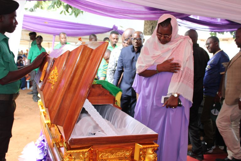 DKT MABULA AONGOZA WAOMBOLEZAJI KUMUAGA ALIYEKUWA MJUMBE KAMATI YA SIASA ILEMELA