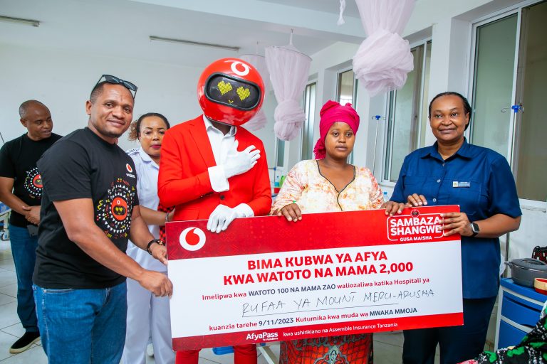 VODACOM YAKABIDHI BIMA KWA AKINA MAMA NA WATOTO  200 MKOANI ARUSHA.