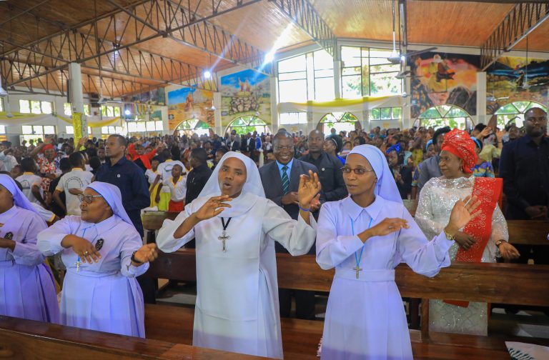 MAKAMU WA RAIS ASHIRIKI IBADA YA MWAKA MPYA 2024