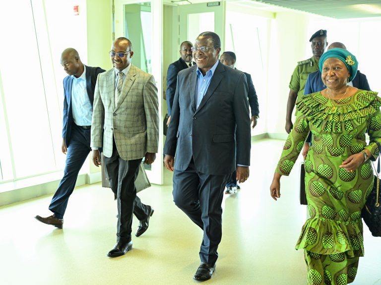 MAKAMU WA RAIS AKIWASILI NCHINI KUTOKA DAVOS