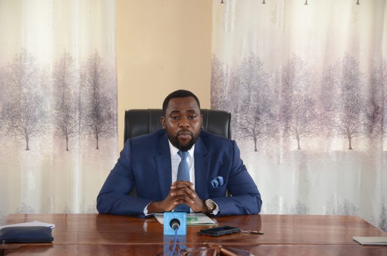 MHE.RAMADHAN SORAGA ATOA TAARUFA YA MAONESHO YA KAZI ZINAZOFANYWA NA TAASISI ZA SERIKALI NA BINAFSI
