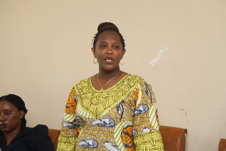 MGANGA MKUU WA SERIKALI APIGA MARUFUKU MATUMIZI YA SIMU KWA WATUMISHI WA AFYA KAZINI