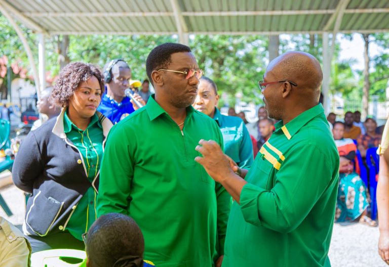 PAUL MAKONDA AFIKA OFISI ZA MKUU WA MKOA WA SINGIDA KUKAGUA UTEKELEZAJI WA KUFUNGUA KILINIKI YA UTATUZI WA CHANGAMOTO ZA WANANCHI