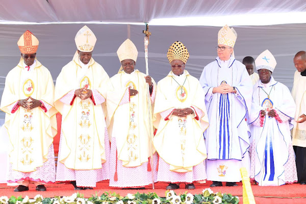 KISHINDO KIKUBWA KUWEKWA WAKFU NA KUSIMIKWA KWA ASKOFU JOVITUS MWIJAGE WA JIMBO LA BUKOBA