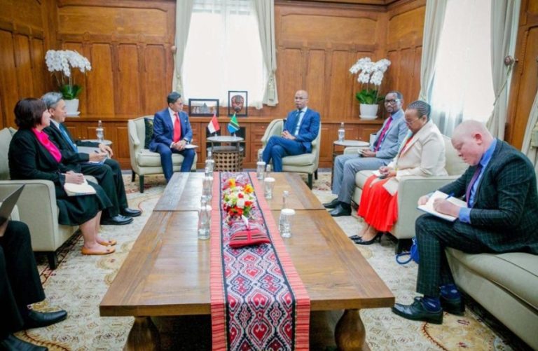 WAZIRI MAKAMBA AKUTANA NA NAIBU WAZIRI MAMBO YA NJE WA INDONESIA