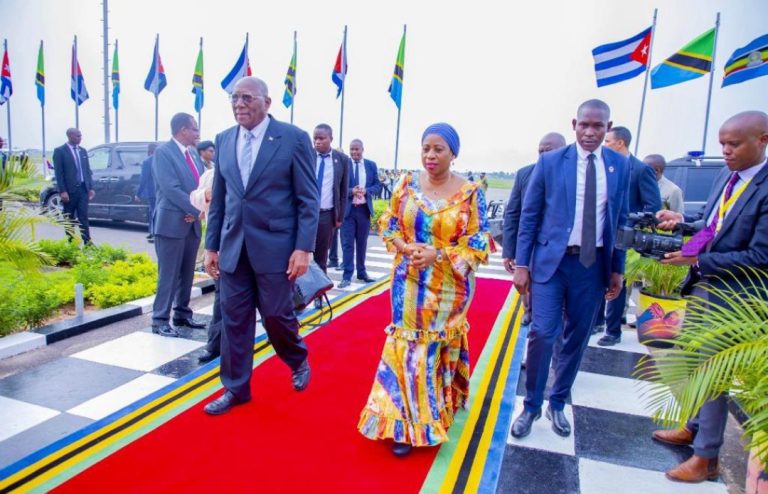 WAZIRI UMMY MWALIMU AMUAGA MAKAMU WA RAIS WA CUBA AKIREJEA KWAO