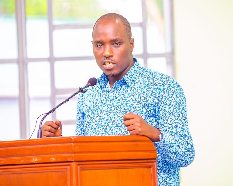 DKT. BITEKO AKUTANA NA WAZEE NA VIONGOZI WA DINI WILAYANI BUKOMBE