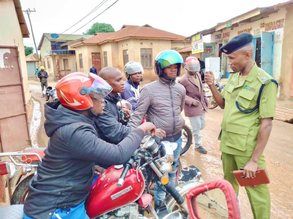MADEREVA WA BODABODA MOMBA WATAKIWA KUFUATA SHERIA ZA USALAMA BARABARANI