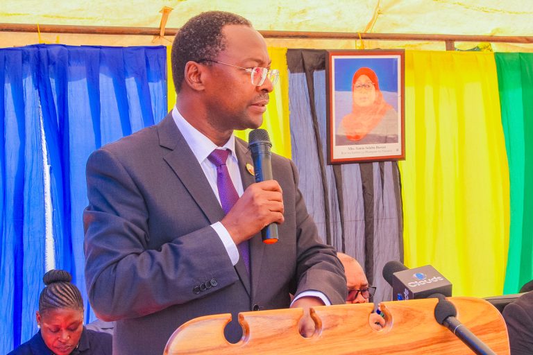 WAZIRI SIMBACHAWENE AITAKA TAKUKURU KUWADHIBITI WACHEZEAJI RASILIMALI ZA NCHI