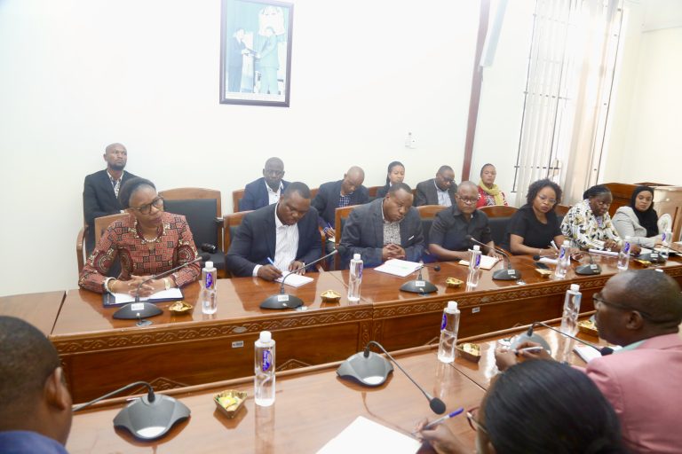 KATIBU MKUU MAGANGA AKUTANA NA UONGOZI HOSPITALI YA BENJAMIN MKAPA