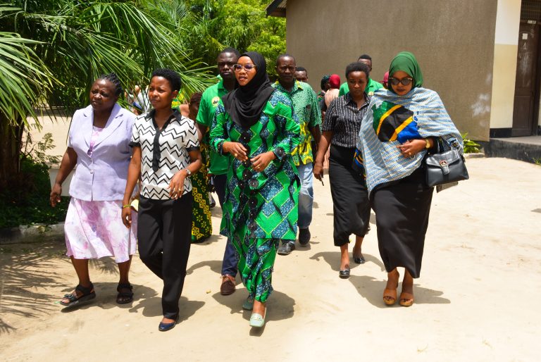 M/KITI UWT DSM AUNGANA NA KATA YA MAKUBURI KUADHIMISHA MIAKA 47 YA CCM, ASISITIZA UMUHIMU WA MAADILI KWA VIJANA.