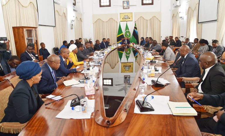 RAIS WA ZANZIBAR MHE.DK.HUSSEIN MWINYI AZUNGUMZA NA WATENDAJI WAKUU WA MABENKI YA TANZANIA