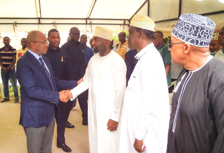 RAIS DK.MWINYI ATOA MKONO WA POLE KWA FAMILIA YA MAREHEMU MZEE MASAUNI YUSSUF MASAUNI, BABA MZAZI WA WAZIRI WA MAMBO YA NDANI YA NCHI MHE HAMAD MASAUNI