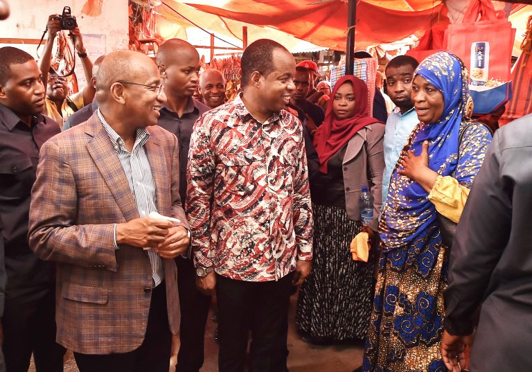 RAIS WA ZANZIBAR MHE.DK.HUSSEIN MWINYI AMALIZA ZIARA YAKE KUTEMBELEA MARIKITI KUU DARAJANI UNGUJA LEO