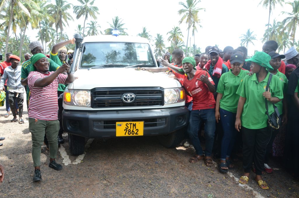WANANCHI TARAFA  YA MATEMANGA WILAYANI TUNDURU WAISHUKURU SERIKALI KUWAPELEKEA GARI LA WAGONJWA