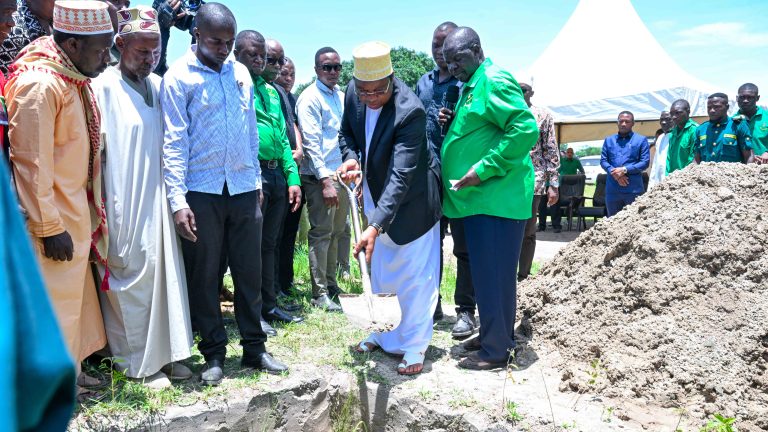 MAJALIWA ASHIRIKI MAZISHI YA MWENYEKITI WA CCM MKOA WA TABORA NDUGU HASSAN WAKASUVI