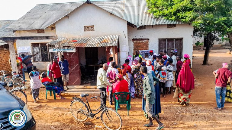 WAKAZI 2000 WAJITOKEZA KUHAKIKI TAARIFA ZAO NZEGA