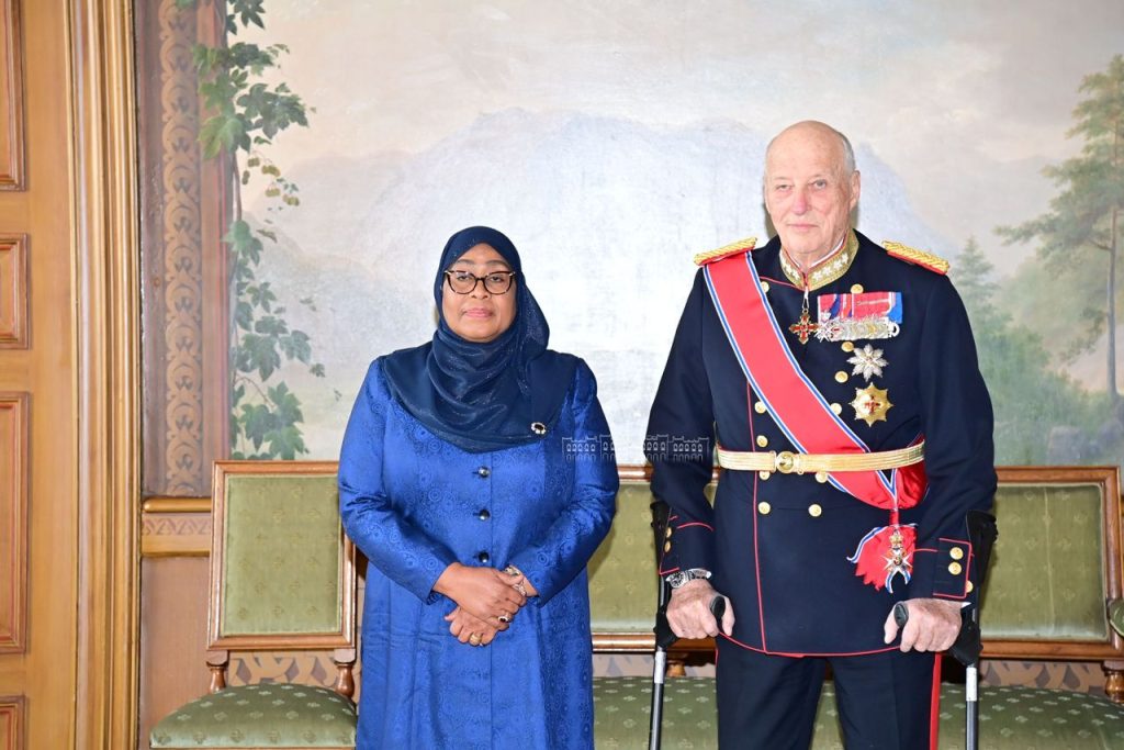 RAIS SAMIA NA MWENYEJI WAKE MFALME HARALD WA (V) WA NORWAY ALIPOWASILI JIJINI OSLO