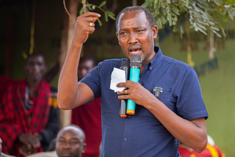 MBUNGE OLE LEKAITA AKABIDHI MAGARI MAWILI YA WAGONJWA KITUO CHA AFYA SUNYA-KITETO