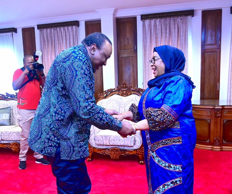 RAIS SAMIA AKUTANA NA RAIS MSTAAFU WA KENYA UHURU KENYATTA