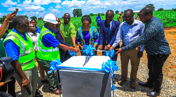 RC MNDEME  KUKABIDHI NYUMBA KWA WANANCHI WALIOATHIRIKA NA BWAWA LA TOPE MGODI WA MWADUI