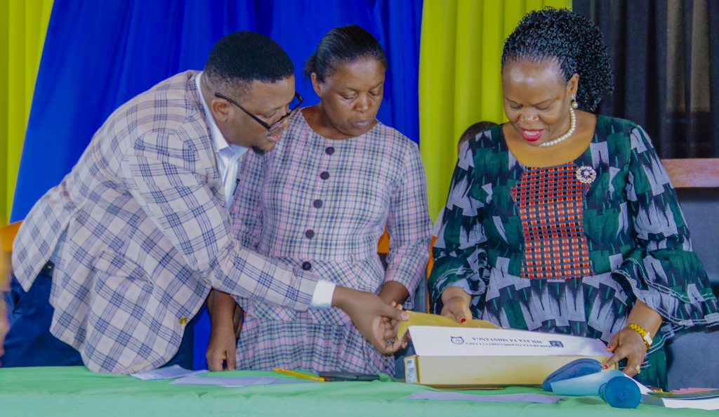 NIDA YAZINDUA UGAWAJI WA VITAMBULISHO VYA TAIFA SHINYANGA