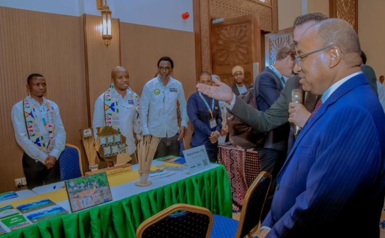 RAIS MWINYI AFURAHISHWA NA UHAMASISHAJI WA UTALII UNAOFANYWA NA TANAPA VISIWANI ZANZIBAR