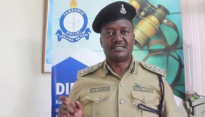 AMCHINJA MKE WAKE MJAMZITO NA KUMTOBOA TUMBO KISHA  KUWATOA WATOTO UMRI WA MIMBA NI MIEZI 8   