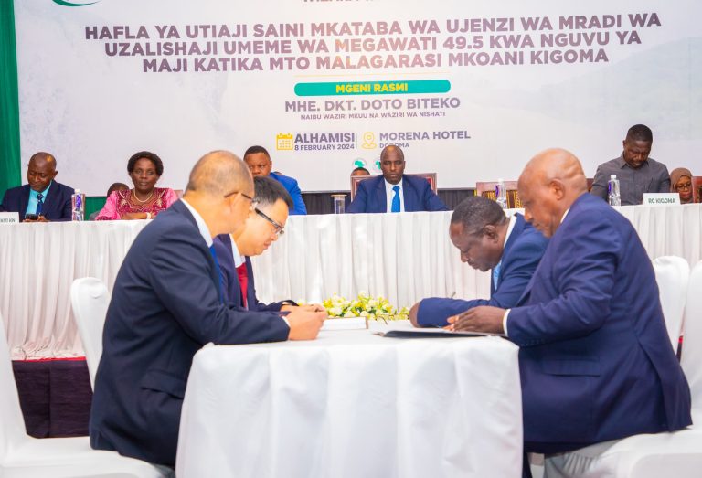 DKT.BITEKO ASHUHUDIA UTIAJI SAINI MKATABA WA UMEME  WA MEGAWATI 49.5 KWA NGUVU YA MAJI MTO MALAGARASI KIGOMA